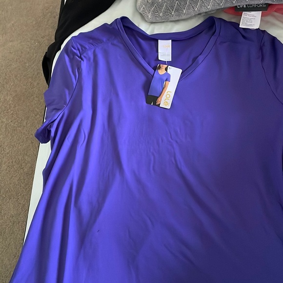 Brand new v-neck t-shirt - Picture 1 of 4